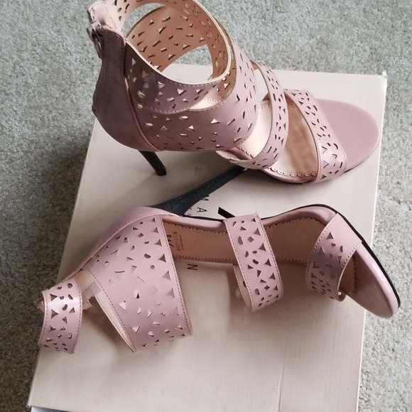 4 Strap heels - Picture 2 of 3